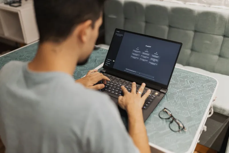 When Every Email Sounds the Same: How AI Writing Tools Are Erasing Your Professional Voice