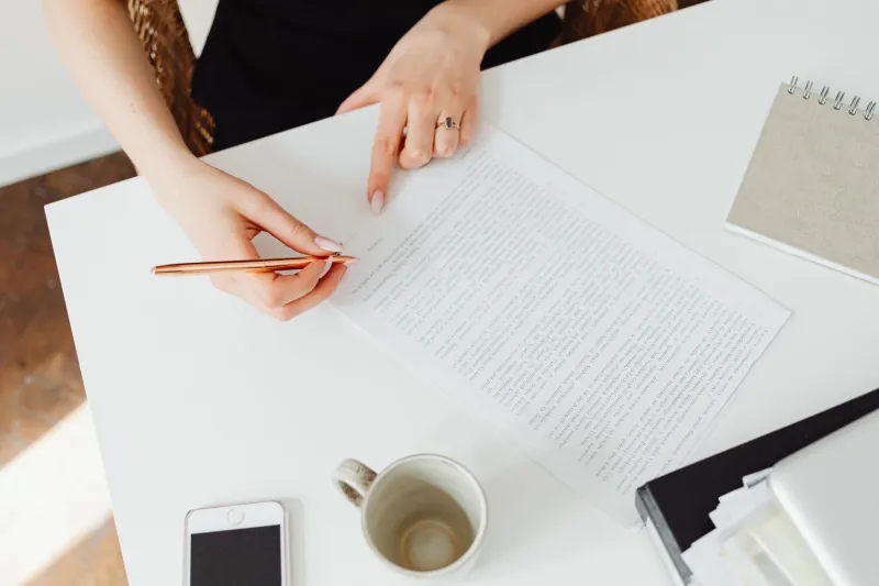 The Hidden Cost of Parentheses: Why Your Asides Are Quietly Eroding Your Authority