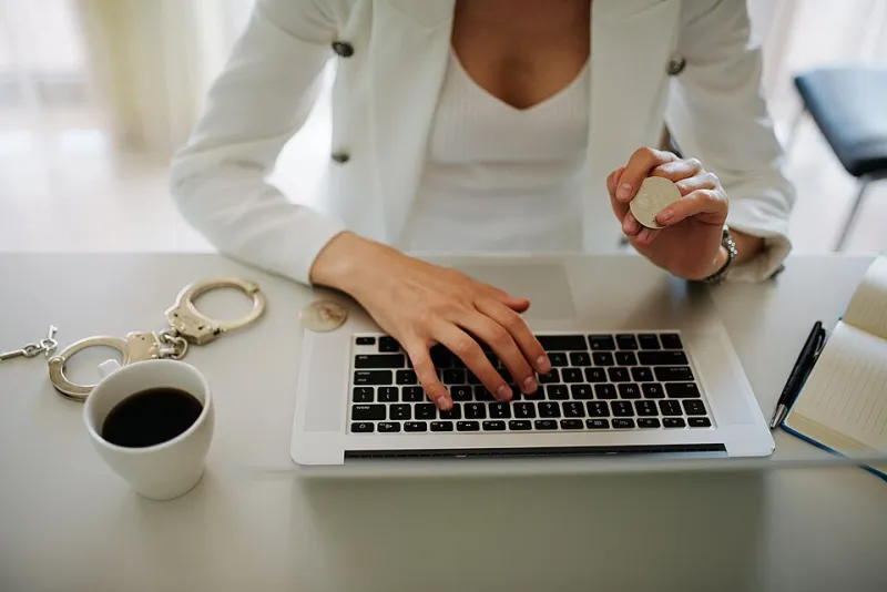 Dear Boss, Please Advise: How Professional Hierarchy Rewires the Way You Write